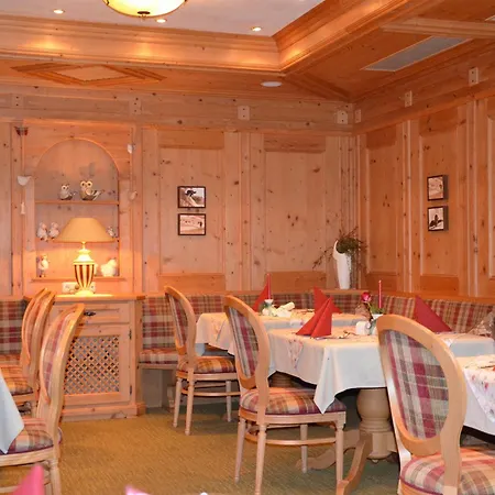 Almhotel Told Grän