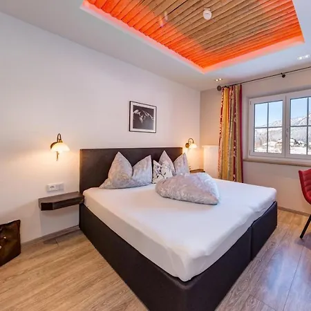 Almhotel Told 호텔