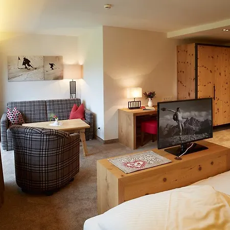 Almhotel Told 호텔 3*