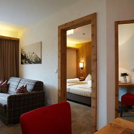 Almhotel Told 호텔 그란